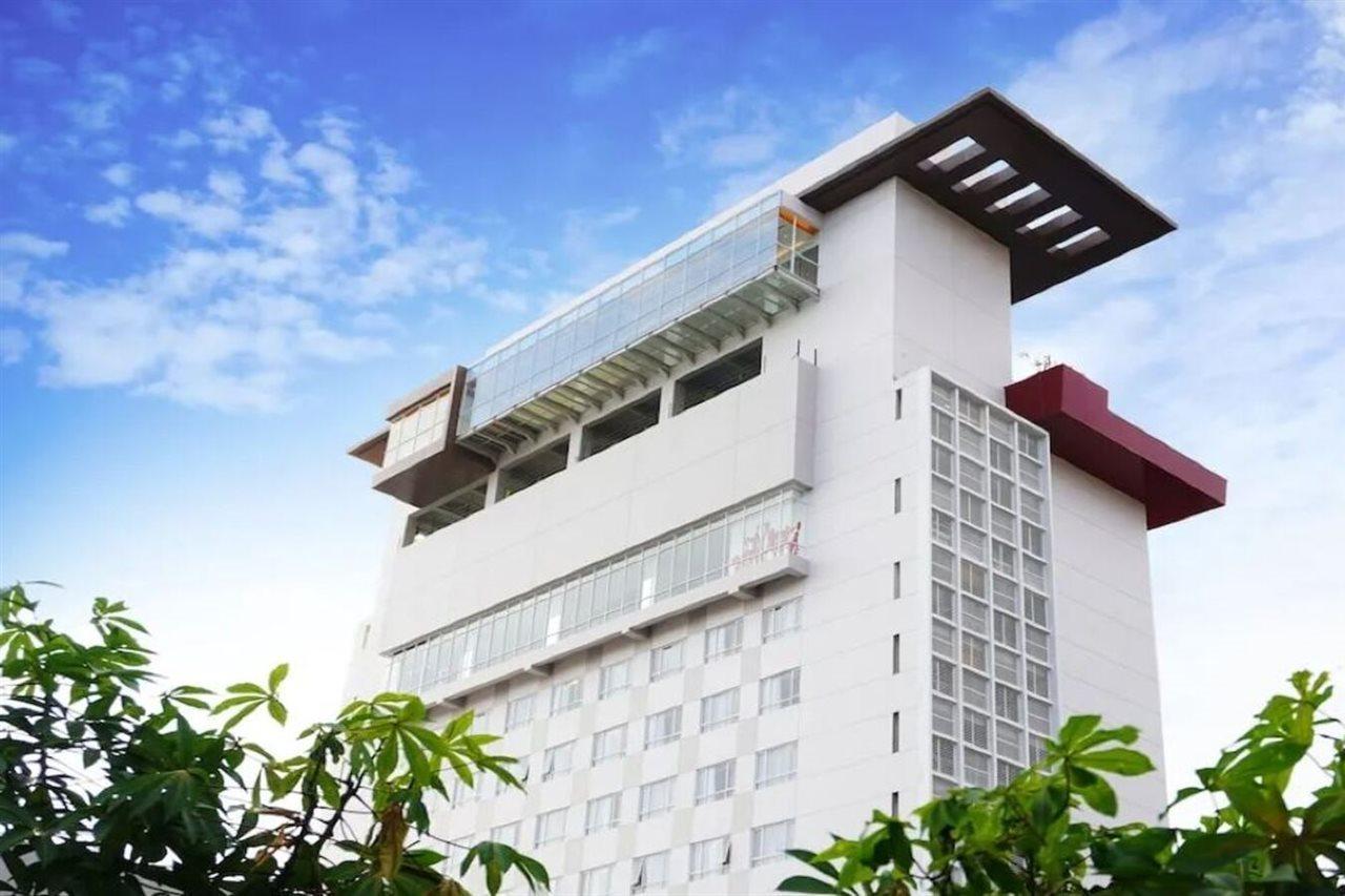 The Zhm Premiere Padang Hotel Luaran gambar