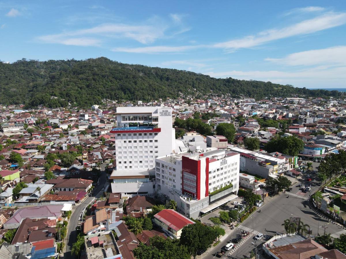 The Zhm Premiere Padang Hotel Luaran gambar
