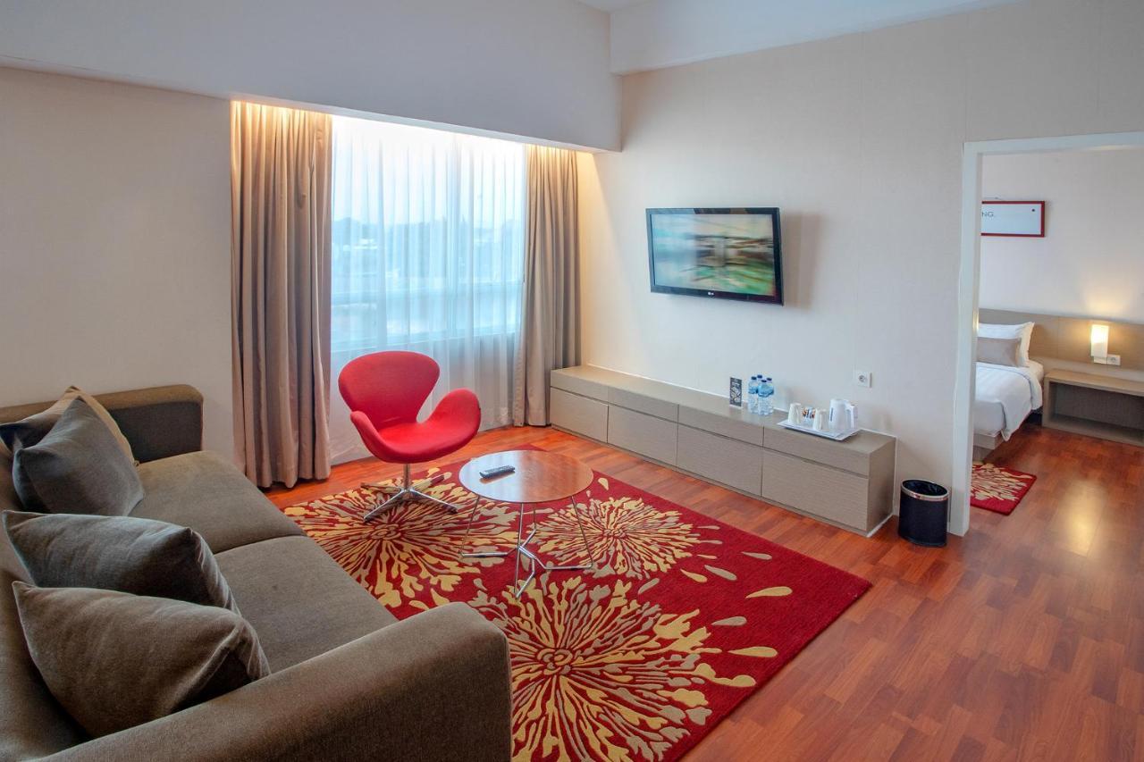 The Zhm Premiere Padang Hotel Luaran gambar