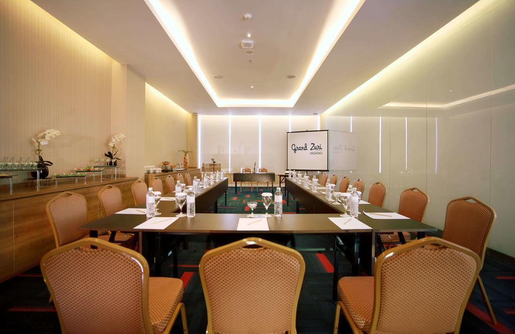 The Zhm Premiere Padang Hotel Luaran gambar