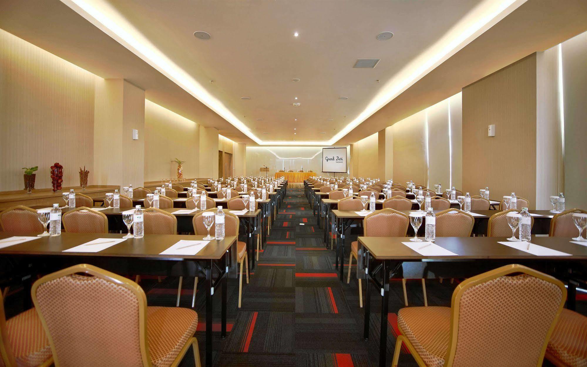The Zhm Premiere Padang Hotel Luaran gambar